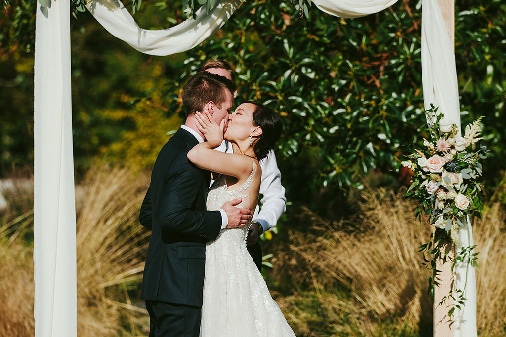 Jasmine Vines & Botanical Garden Vibes